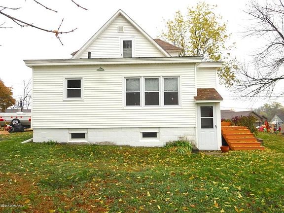2nd image of 801 Cedar Ave