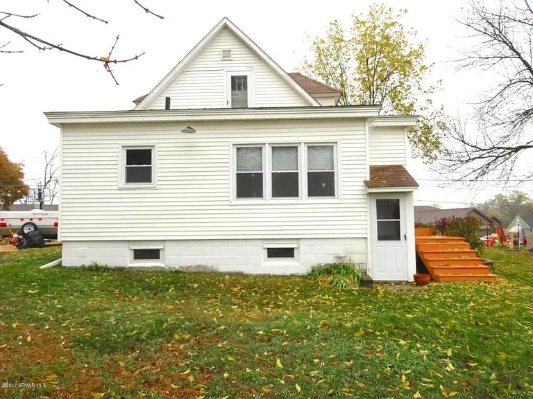 801 Cedar Ave — Photo 2