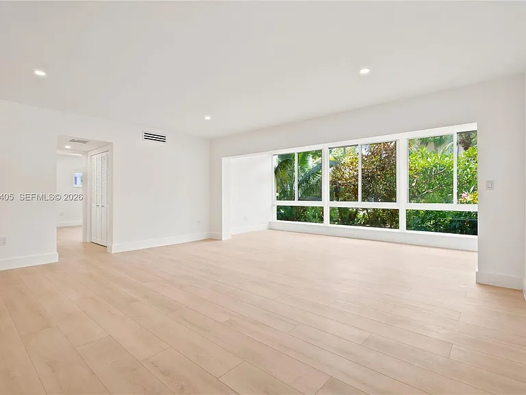 260 Sunrise Dr #E — Photo 3