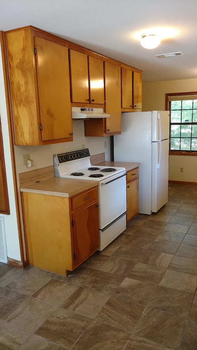 Building Photo - 129 Debra Ln #129