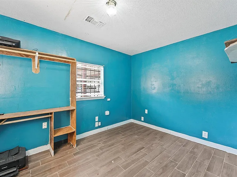 5621 Haywood St — Photo 15