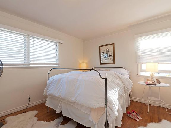 3rd image of 2110 1/2 Ocean Park Blvd