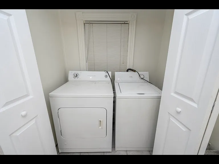 230 John St #2 — Photo 34
