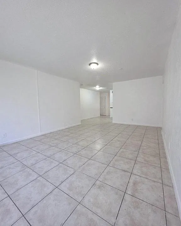 5631 NW 27th Ct