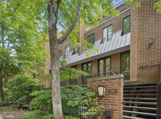 1327 N Sutton Pl, Chicago, IL 60610