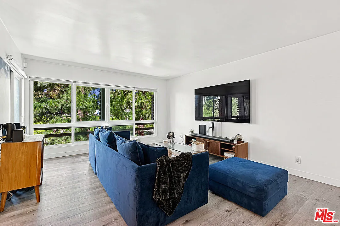2 bed, 2.0 bath, 1074 sqft, $3,575 — Photo 2