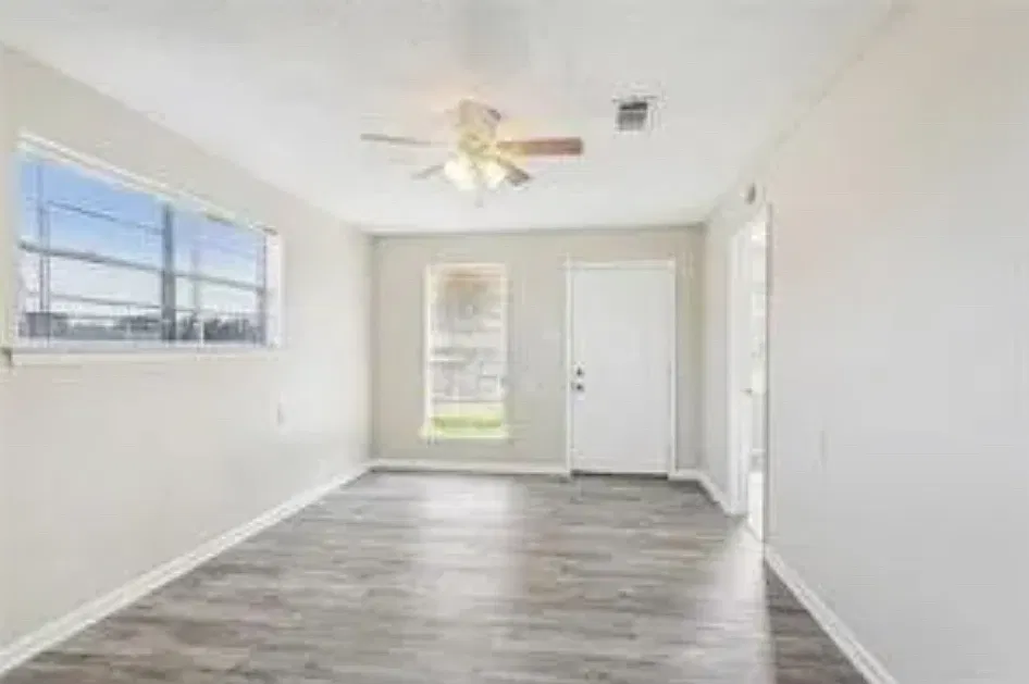 4 bed, 1176 sqft, $2,000 — Photo 3