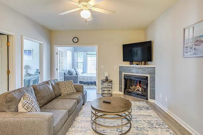 2 bed, 1270 sqft, $2,300 — Photo 2