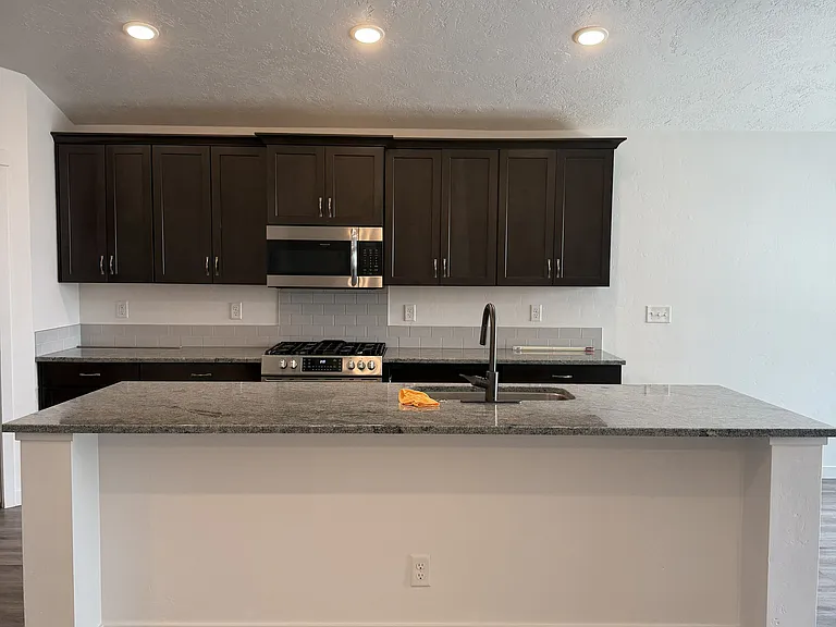 246 W Waukesha St — Photo 5