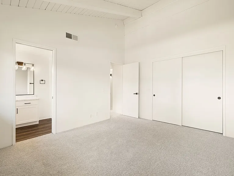 Villa Del Mar Apartments — Photo 48