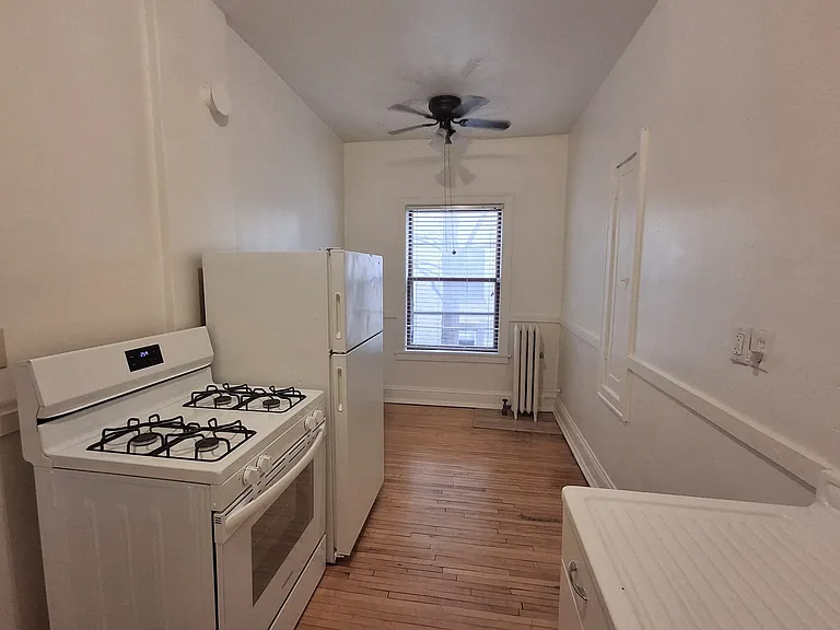 Grand and Dale Apartments — Photo 53