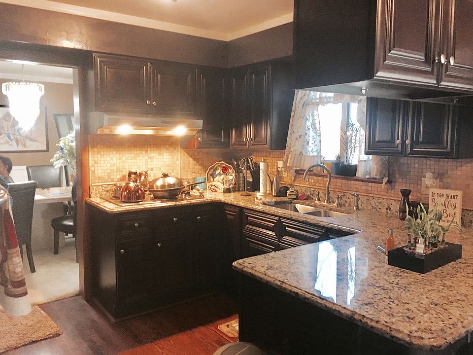 2nd image of 25385 Lyncastle St