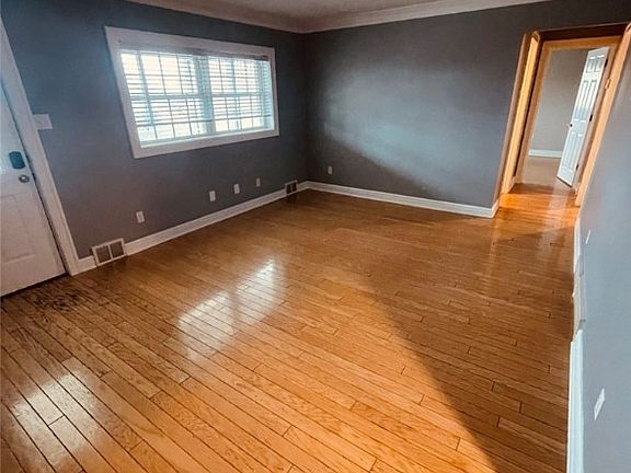3rd image of 211 Fairmont St