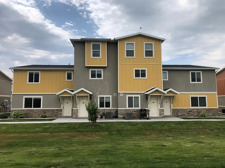 203 E 700 N — Photo 1