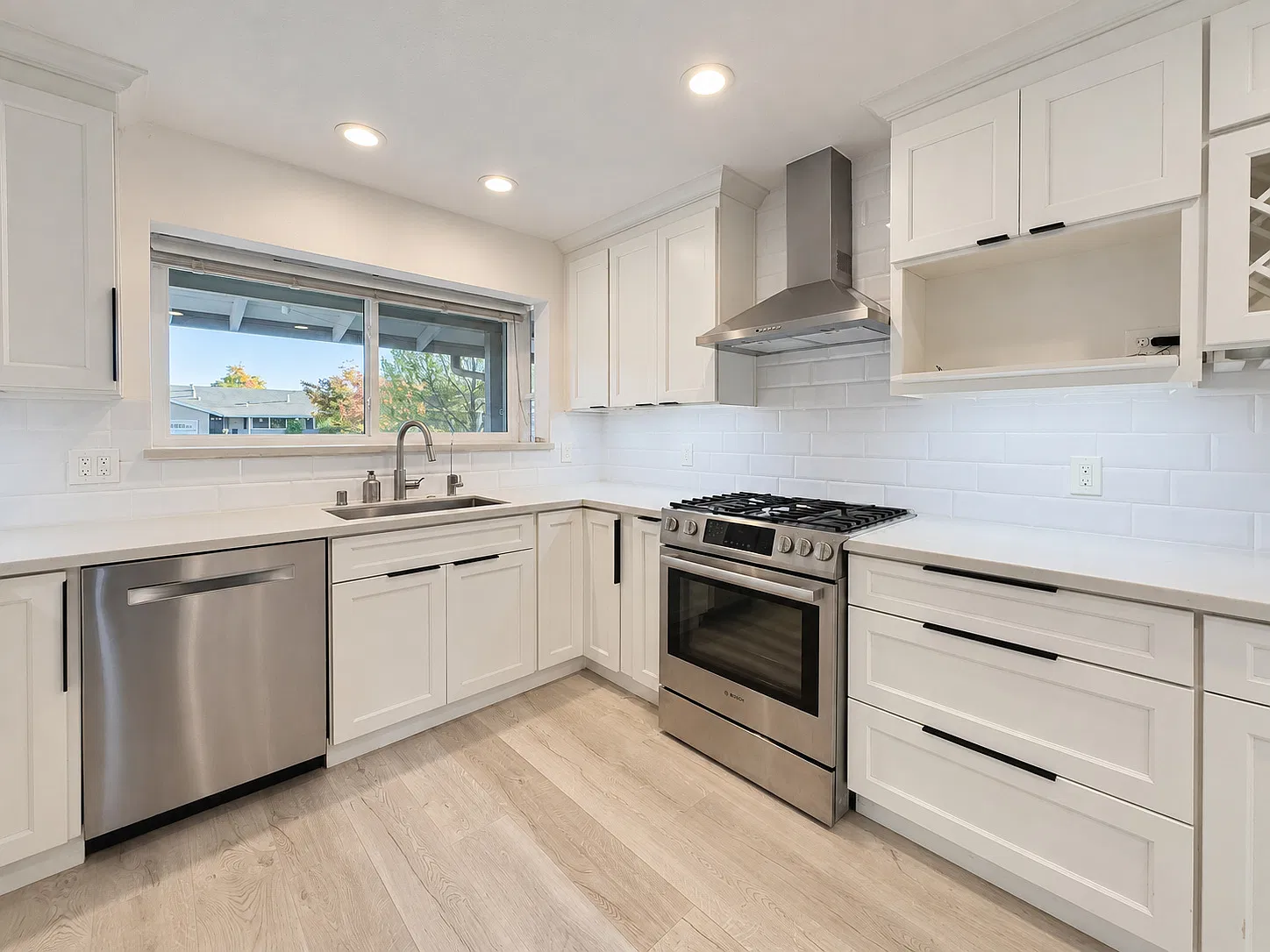 4 bed, 1408 sqft, $4,950 — Photo 4