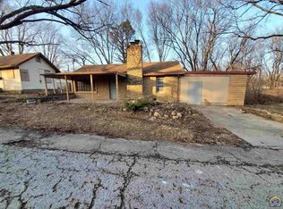 914 SE 18th St, Topeka, KS 66607