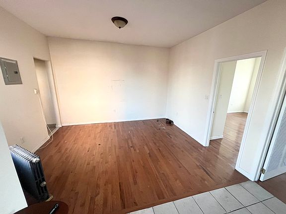 3rd image of 2529 34th St APT 3F