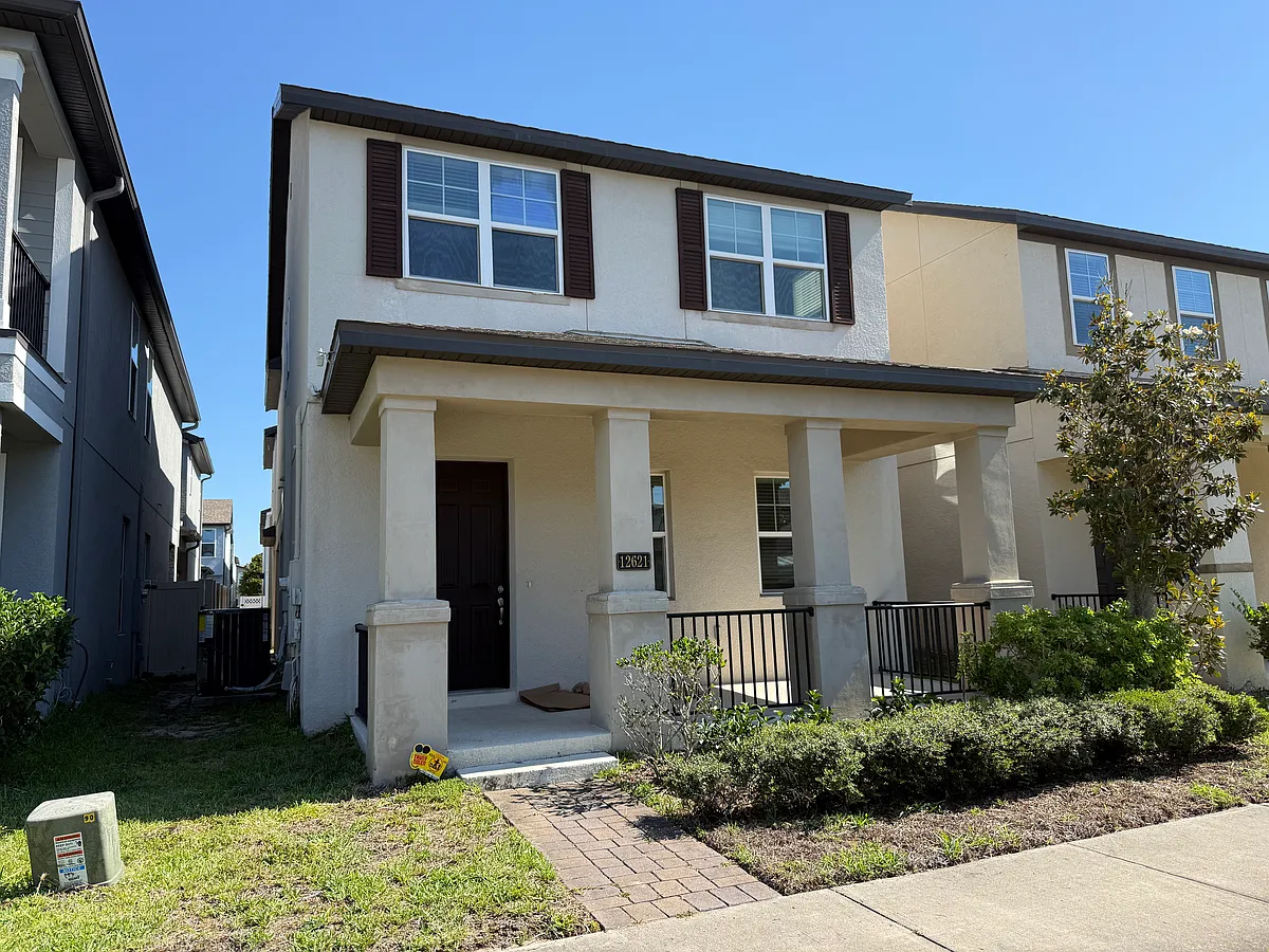 Building Photo - 12621 Salomon Cove Dr