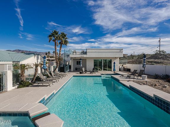 3rd image of 3600 Yucca Dr