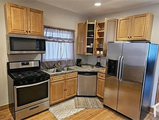 5 bed, 2200 sqft, $2,985 — Photo 4