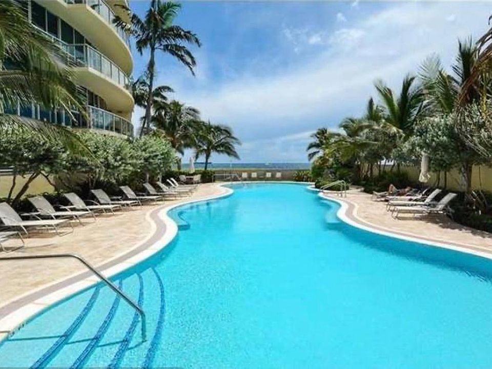1st image of 1200 Holiday Dr APT 204