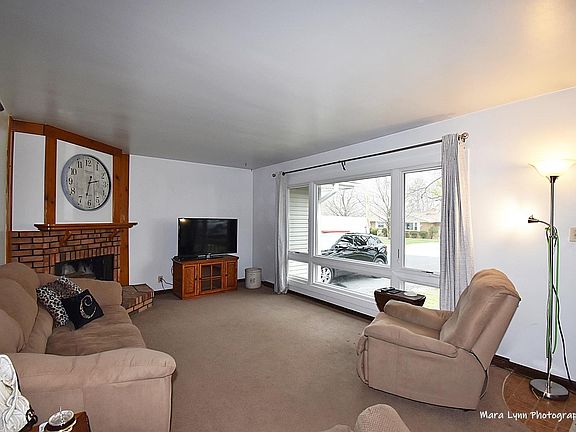 5th image of 327 Hillside Pl