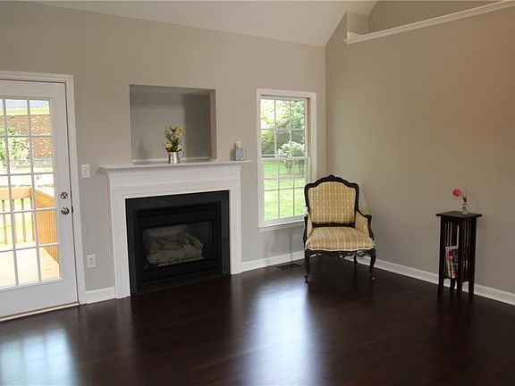 5th image of 215 Redberry Ct