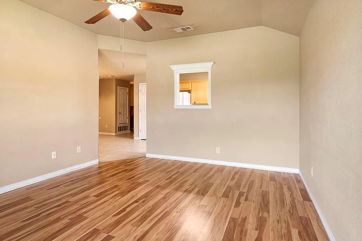 Building Photo - 1005 Leah Dr #B