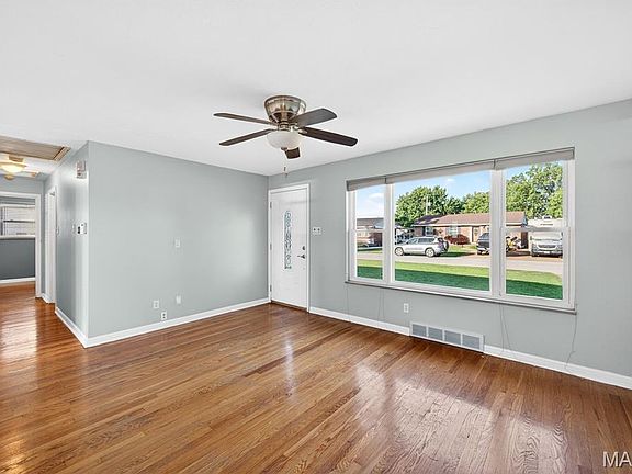 5th image of 4019 Greenmeadows Dr