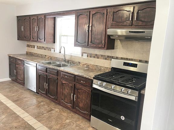3rd image of 6413 Carradale Ct