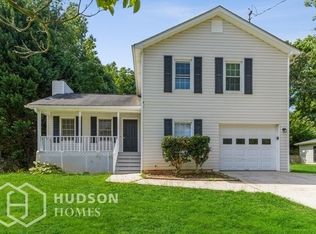 405 Springlake Dr, Lawrenceville, GA 30046