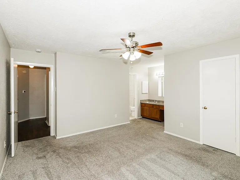 15826 Beechnut St — Photo 9