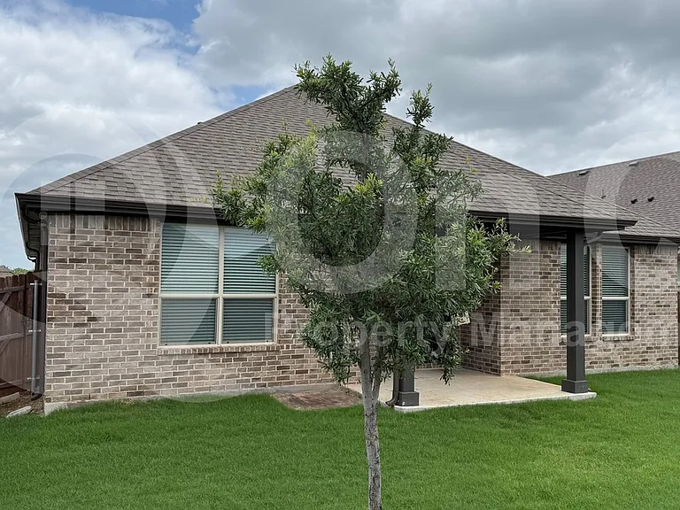 1005 Whitehall Ln — Photo 24