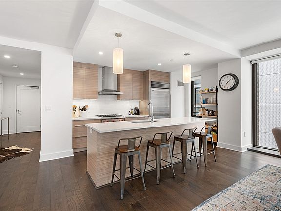4th image of 14 W Broadway Unit 601