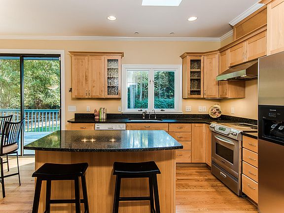 5th image of 103 Craborchard Pl