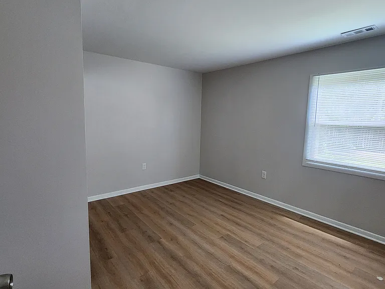 4301 Greenbrier Ln — Photo 13