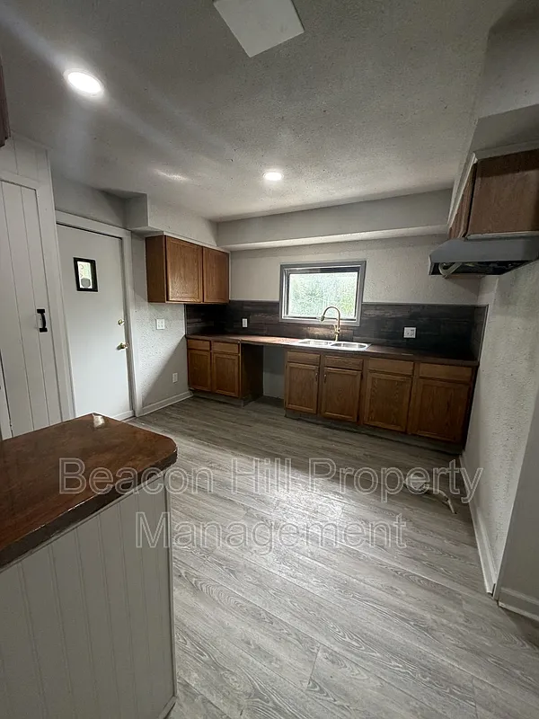 4 bed, 2.0 bath, 1248 sqft, $1,400 — Photo 3