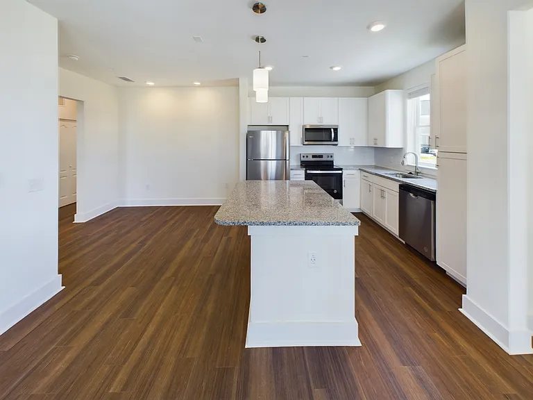 675 Victory Ln #11-102 — Photo 1