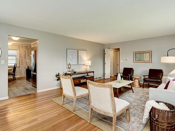 5th image of 558 E Stanton Ave