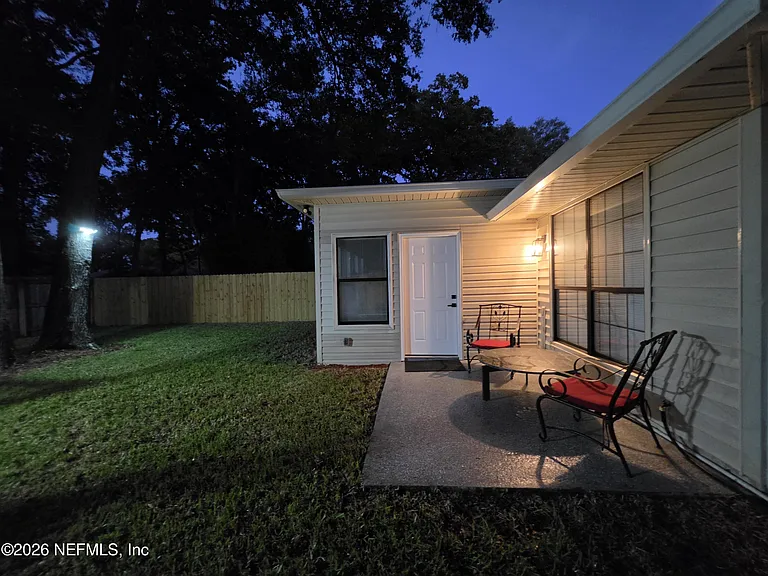 7411 Colony Cove Ln — Photo 8