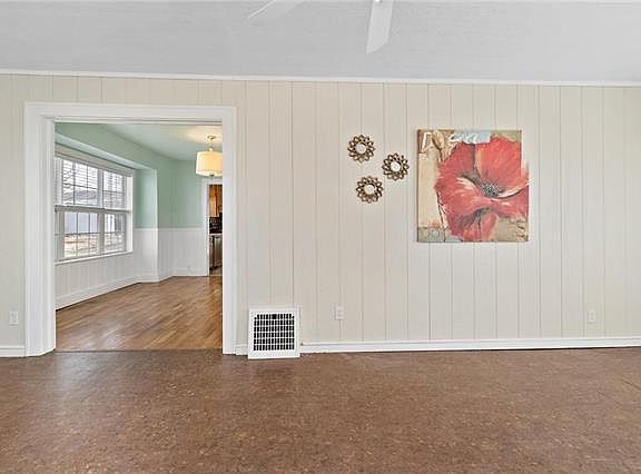 3rd image of 805 E Hereford Ave