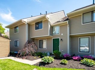 9477 Hunters Creek Dr, Cincinnati, OH 45242