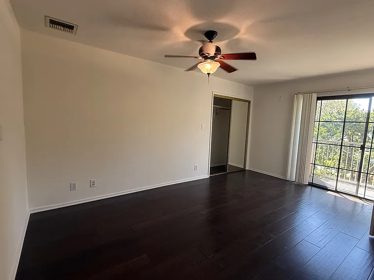 10481 Riverside Dr #10481 — Photo 4