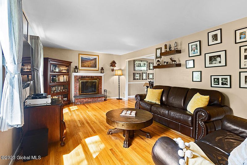 3rd image of 43 Brookview Avenue