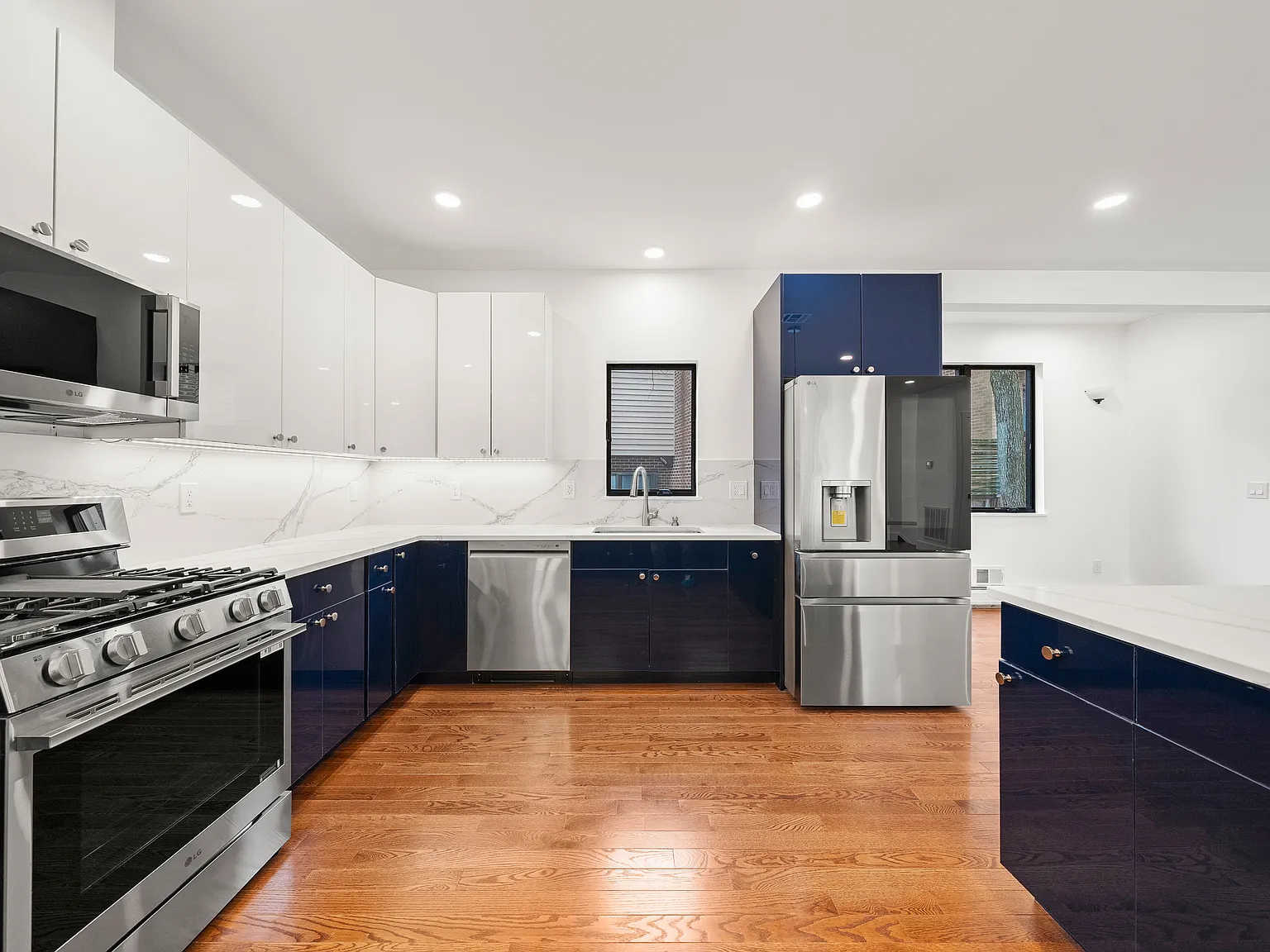 4 bed, 5.5 bath, 3600 sqft, $8,500 — Photo 3