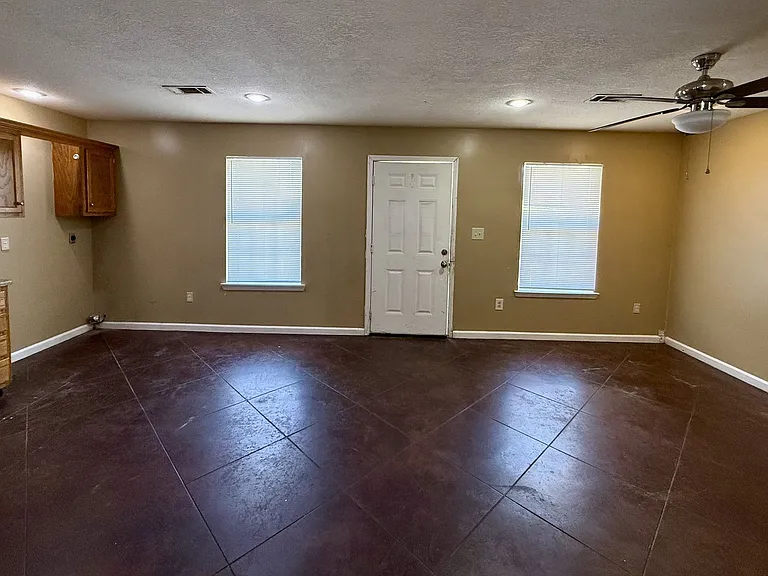 920 Belt St — Photo 5