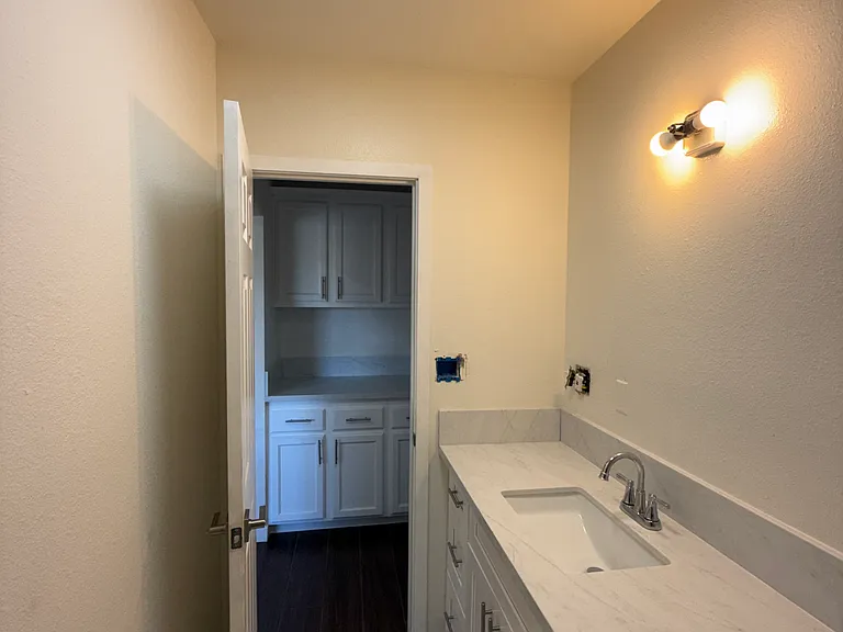 4815 Kester Ave #7 — Photo 9