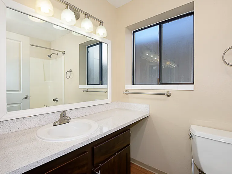 Northlink Apartments — Photo 71