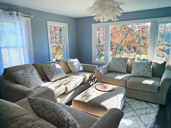 4th image of 40 Perkins St