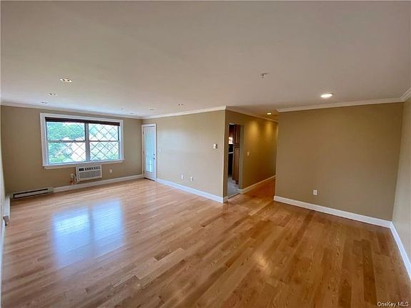 3rd image of 490 Sierra Vista Ln